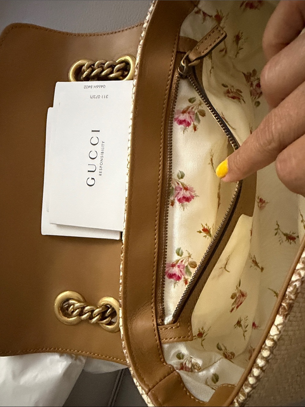 Gucci Raffia GG Marmont Shoulder mediun  Bag in Beige with Gold Hardware - Picture 14 of 15